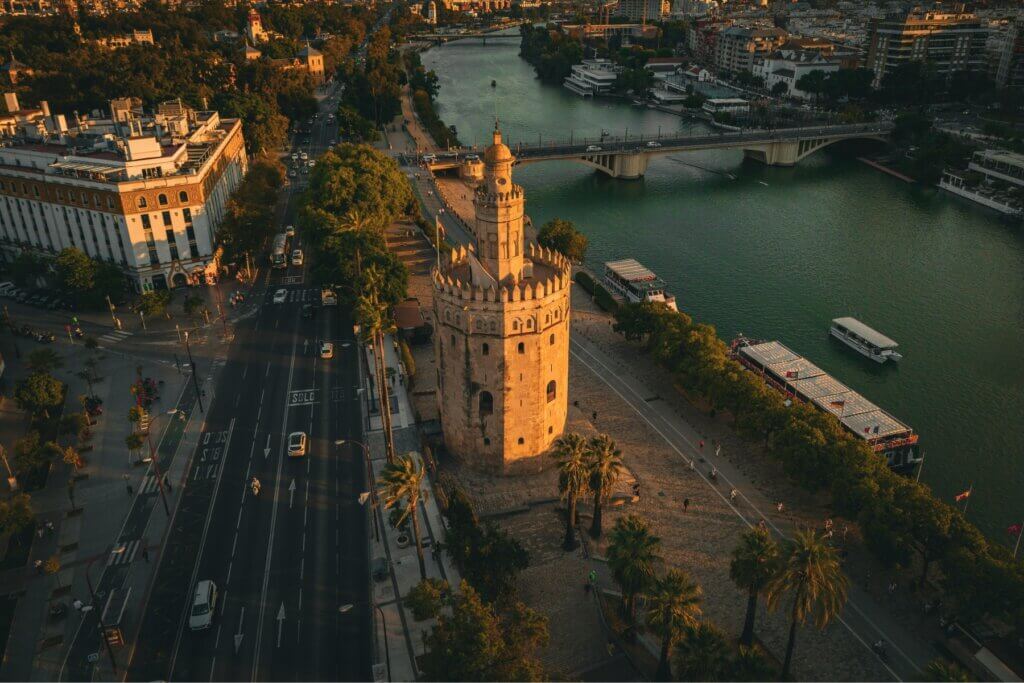 despedida de soltera y soltero en barco por sevilla