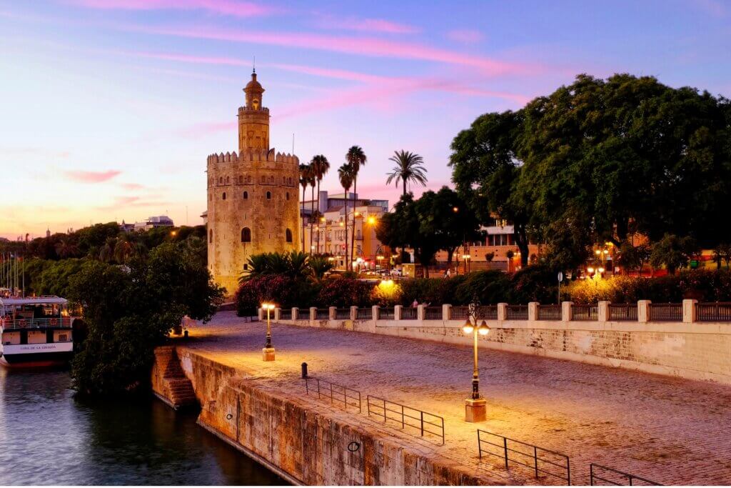 despedida de soltera y soltero en barco por sevilla