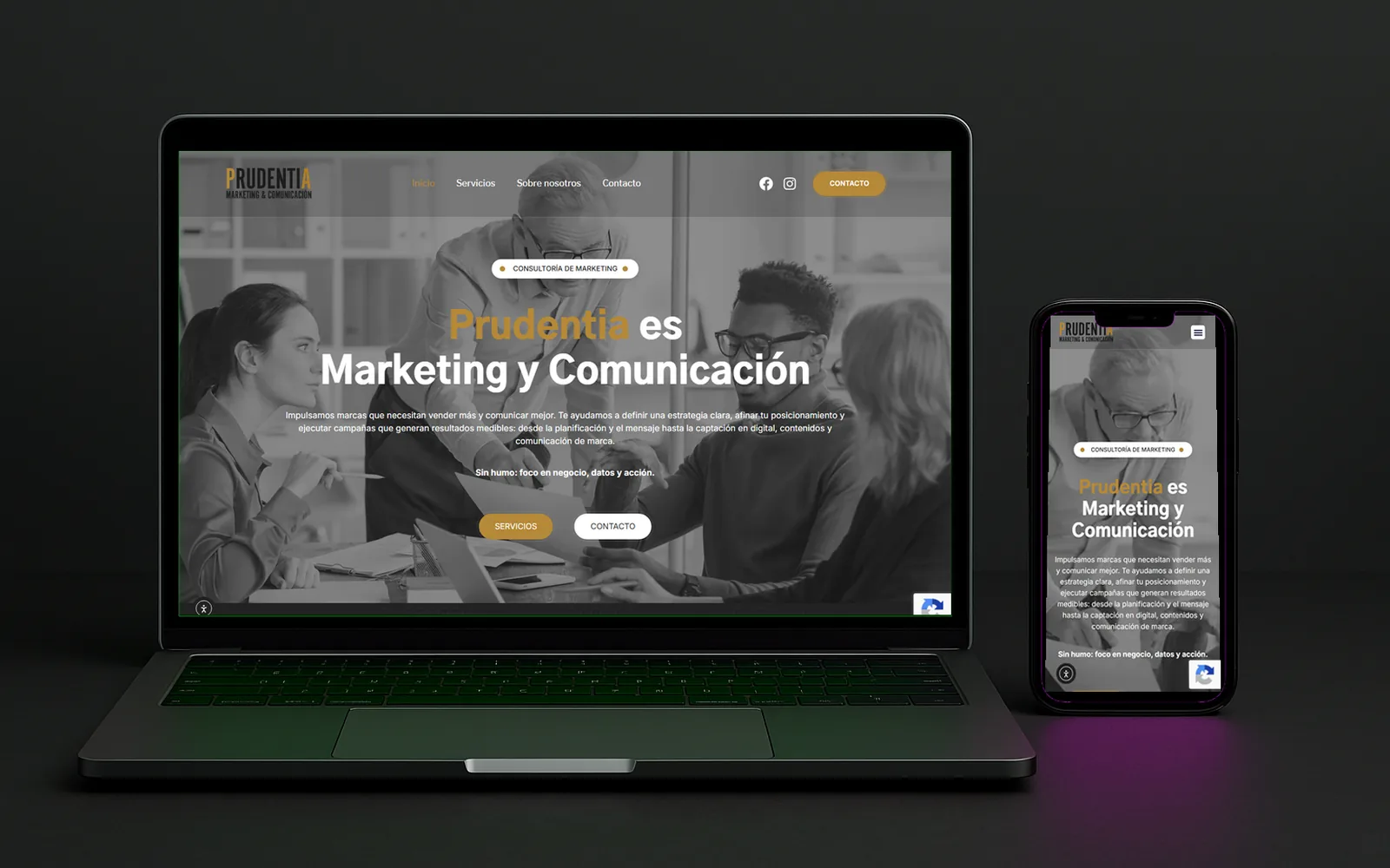 Web de Prudentia Marketing con el lema «Prudentia es marketing y comunicación», en portátil y en móvil
