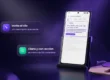 Móvil con un resultado de Google cuya meta descripción invita al clic, junto a una ficha con una etiqueta violeta